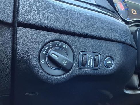 Certified 2023 Chrysler 300 S w/ Comfort Group image 18