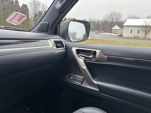 Used 2020 Lexus GX 460 Premium w/ Premium Package image 23