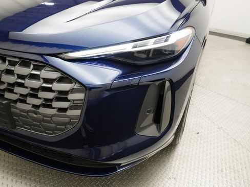 Used 2025 Audi Q5 Premium Plus w/ Premium Plus image 3