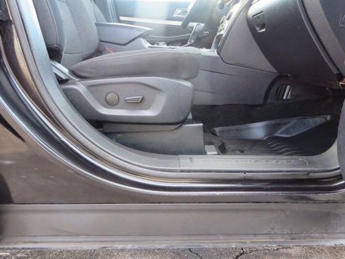 Used 2019 Ford Explorer XLT w/ Equipment Group 201A AWD/4WD image 24