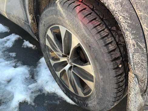 Used 2023 Toyota Highlander XLE image 9