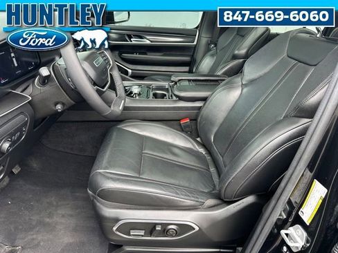 Used 2023 Jeep Wagoneer 4WD w/ Premium Group I image 23