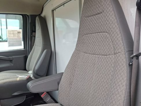 Used 2021 Chevrolet Express 3500 w/ Power Convenience Package RWD image 16