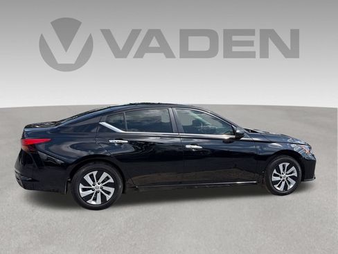 Used 2025 Nissan Altima 2.5 S FWD image 23