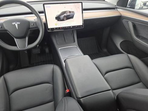 Used 2025 Tesla Model Y Long Range image 30