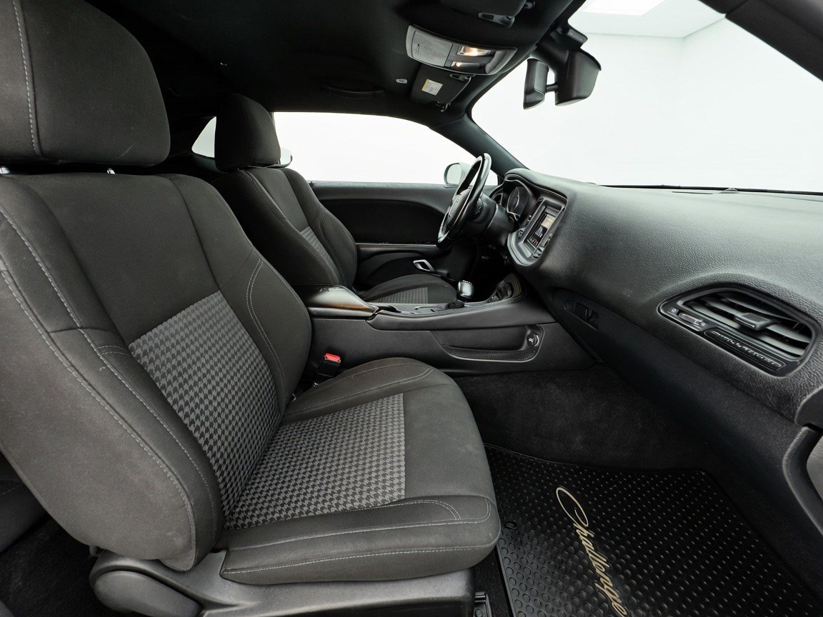 Used 2023 Dodge Challenger SXT RWD image 9