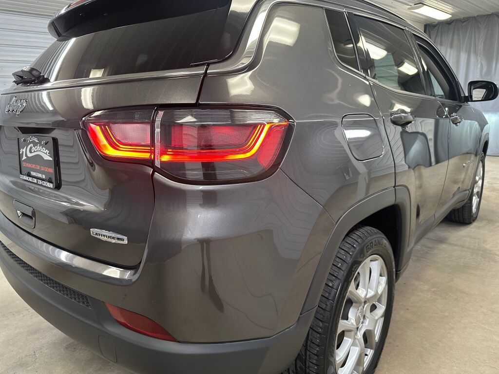 Used 2022 Jeep Compass Latitude w/ Sun and Sound Group AWD/4WD image 25