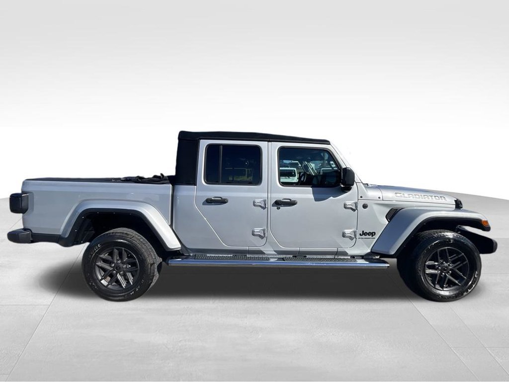 Used 2024 Jeep Gladiator Sport AWD/4WD image 11