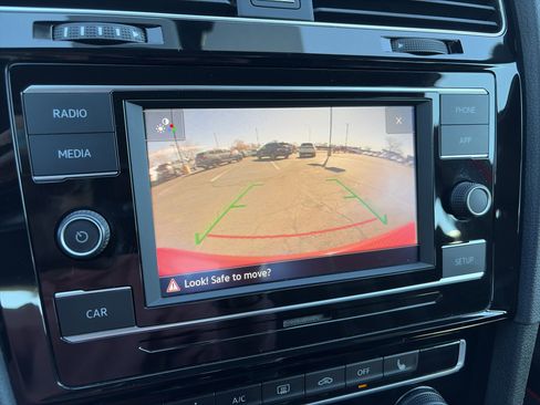 Used 2018 Volkswagen Golf 4-Door image 21