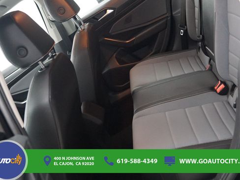 Used 2025 Volkswagen Jetta SE FWD image 14