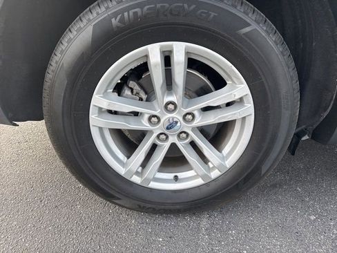 Used 2024 Ford Explorer XLT w/ Class IV Trailer Tow Package image 11