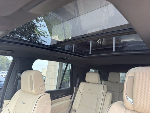 Used 2024 Cadillac Escalade Premium Luxury w/ Performance Package AWD/4WD image 18