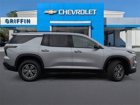 New 2026 Chevrolet Traverse LT w/ Driver Confidence Package image 3