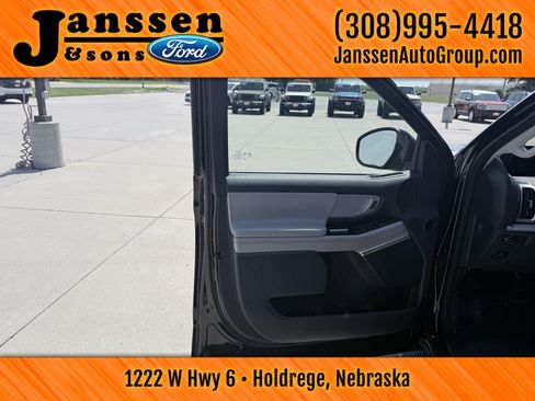 Used 2025 Ford Expedition Active AWD/4WD image 9