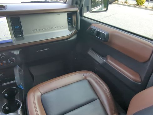 Used 2022 Ford Bronco Outer Banks AWD/4WD image 15