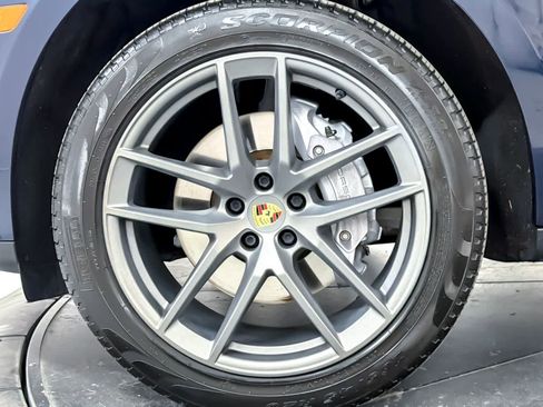 Used 2022 Porsche Macan AWD/4WD image 27