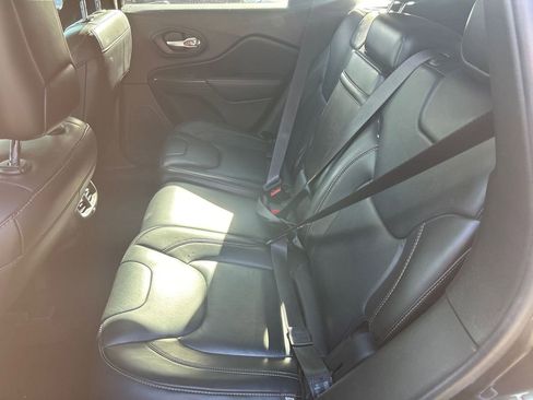 Used 2016 Jeep Cherokee Limited image 6