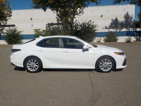 Used 2023 Toyota Camry LE image 5