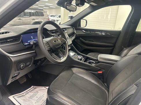 Used 2023 Jeep Grand Cherokee L Laredo AWD/4WD image 9