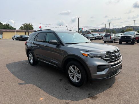 Used 2021 Ford Explorer XLT AWD/4WD image 3