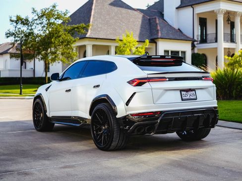 Used 2020 Lamborghini Urus AWD/4WD image 2