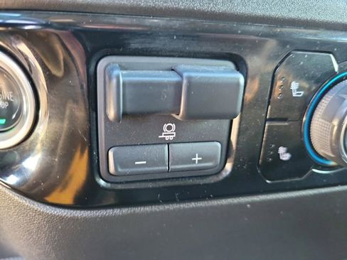 Used 2025 Chevrolet Silverado 1500 LT RWD image 27