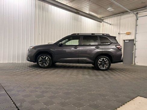 Used 2025 Subaru Forester Premium AWD/4WD image 2