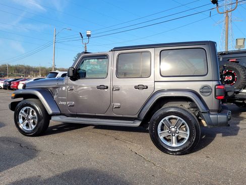 Used 2018 Jeep Wrangler Unlimited Sahara AWD/4WD image 7