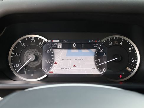 Used 2023 Land Rover Defender 90 SE image 40