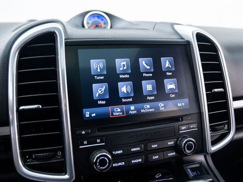 Certified 2017 Porsche Cayenne Platinum Edition image 21