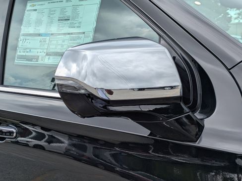 New 2025 Chevrolet Suburban Premier image 12