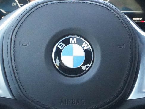 Used 2023 BMW 330i Sedan w/ M Sport Package image 18