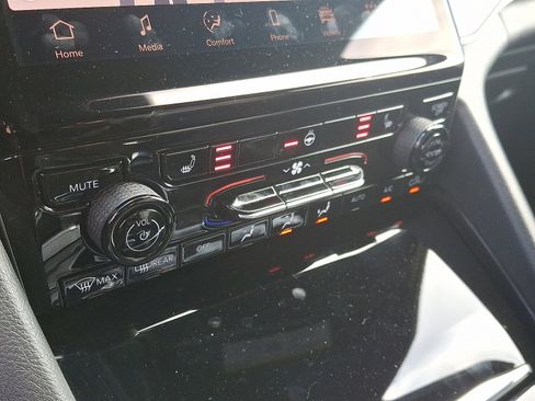 Used 2025 Jeep Grand Cherokee Limited w/ Trailer Tow Package image 16