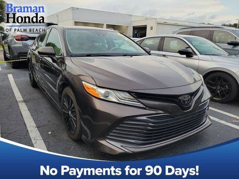 Used 2019 Toyota Camry XLE w/ Navigation Package FWD image 1