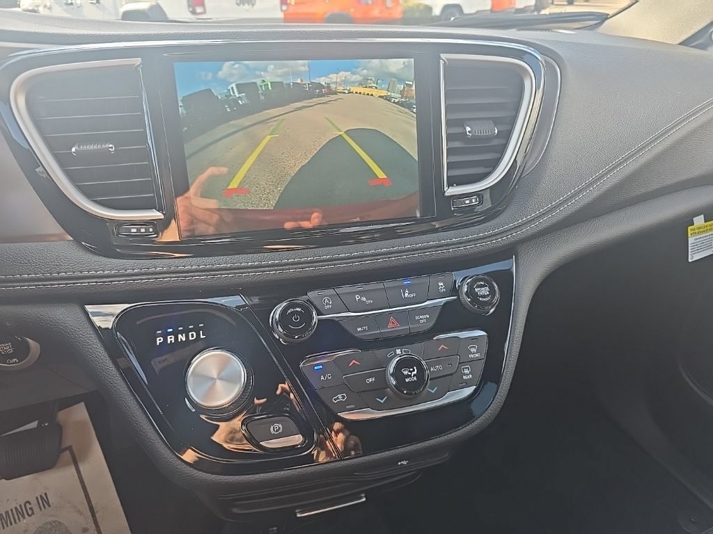 New 2026 Chrysler Pacifica Select FWD image 24