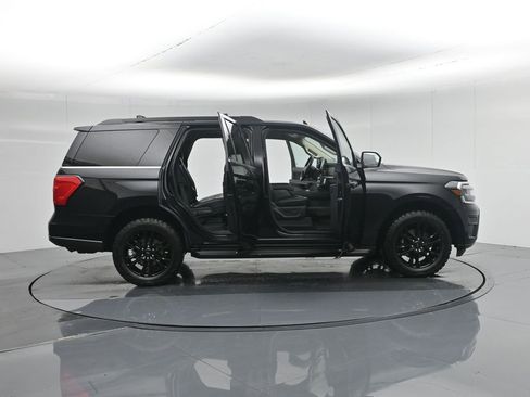 Used 2022 Ford Expedition XLT image 5