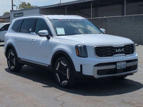 Certified 2023 Kia Telluride S FWD image 3