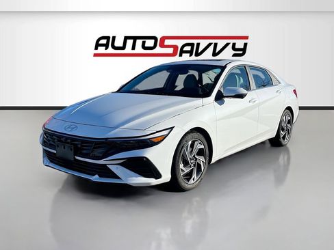 Used 2024 Hyundai Elantra Limited image 3