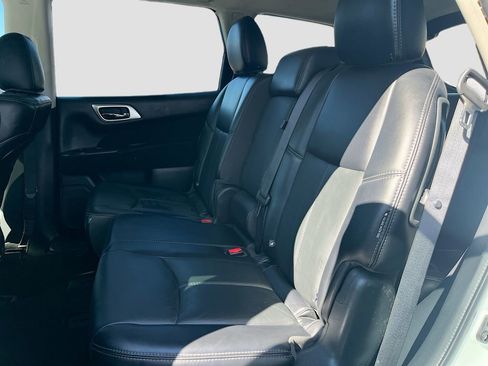 Used 2020 Nissan Pathfinder SL image 24