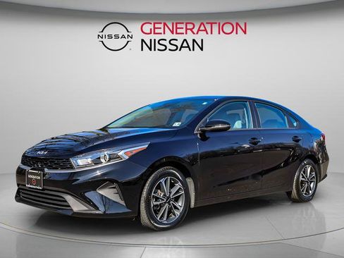 Used 2023 Kia Forte LXS w/ LXS Technology Package image 3