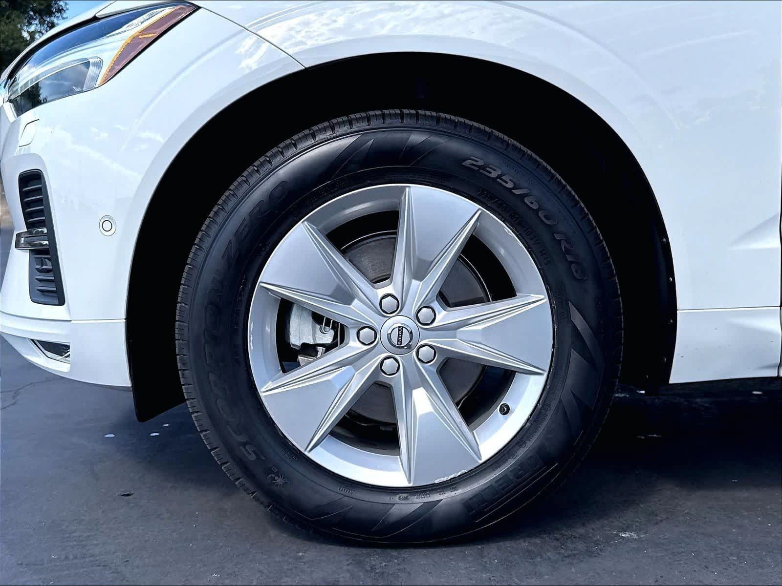 Used 2022 Volvo XC60 B5 Momentum AWD/4WD image 12