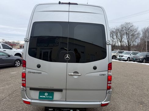 Used 2009 Dodge Sprinter 2500 RWD image 7