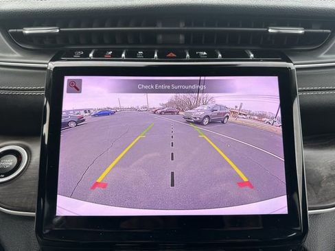 Used 2023 Jeep Grand Cherokee Limited image 19