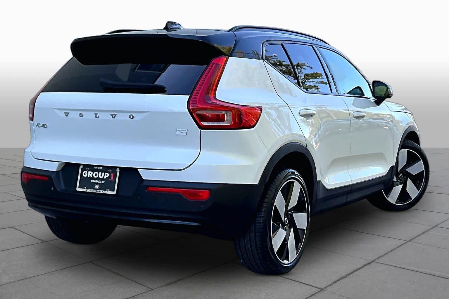 Used 2023 Volvo XC40 Recharge Core AWD/4WD image 12