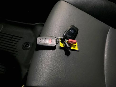 Used 2022 Toyota 4Runner SR5 Premium image 14