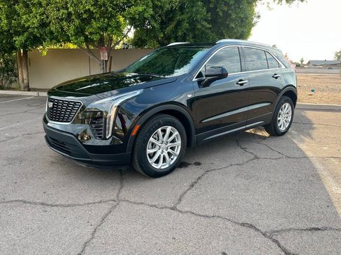 Used 2020 Cadillac XT4 Luxury w/ Cold Weather Package image 4