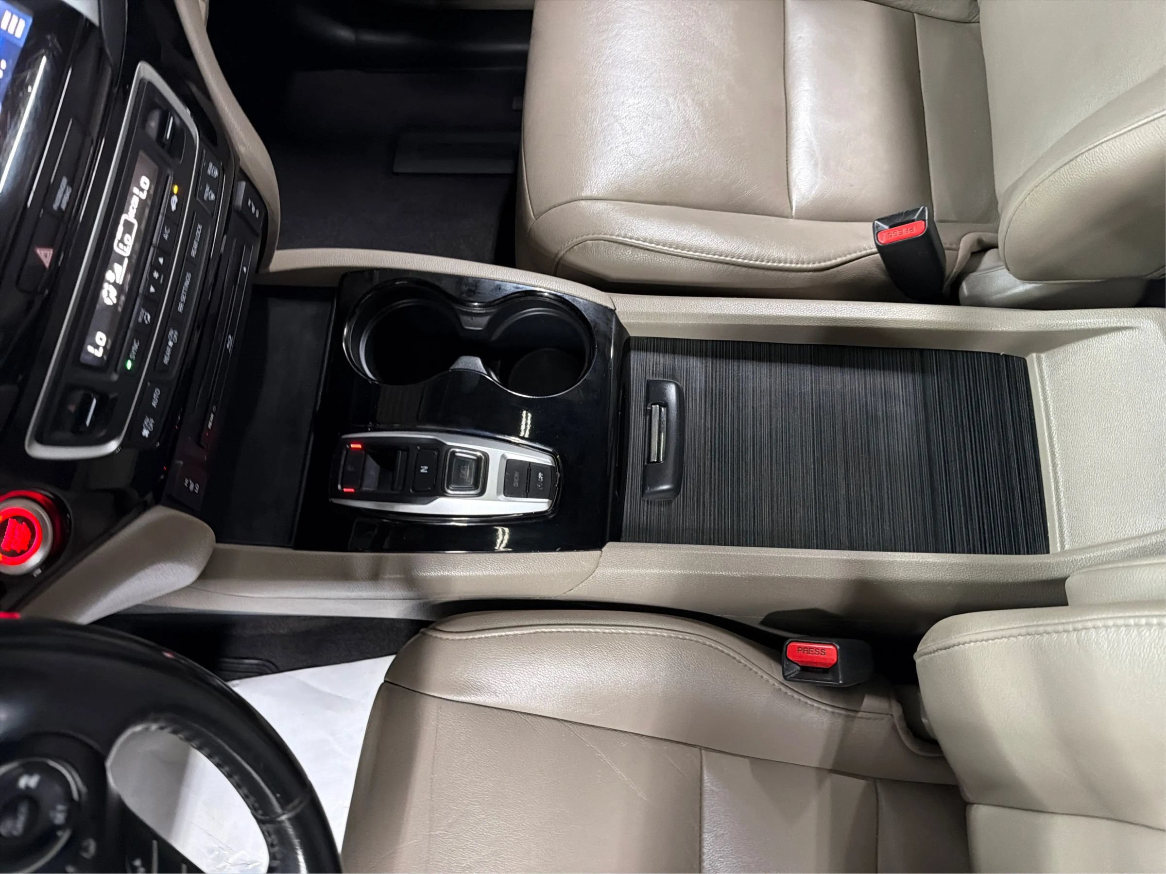 Used 2017 Honda Pilot Touring image 32