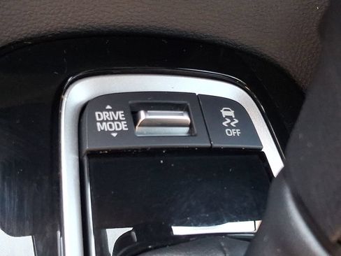 Used 2025 Toyota Corolla SE FWD image 24