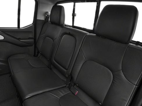 Used 2018 Nissan Frontier PRO-4X AWD/4WD image 17