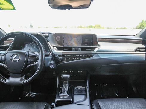Used 2020 Lexus ES 300h w/ Premium Package FWD image 12
